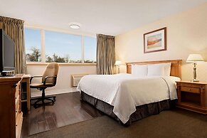 Travelodge by Wyndham Richmond Hill