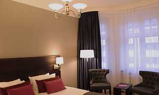 Home Hotel Drott