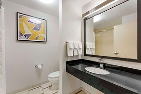 Comfort Inn & Suites Akron South