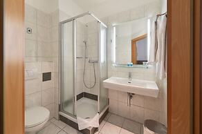 Lucia Hotel