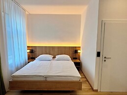Lucia Hotel