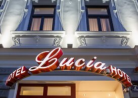Lucia Hotel