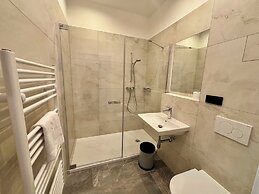 Lucia Hotel