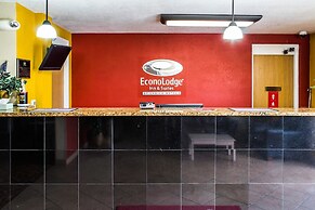 Econo Lodge Inn & Suites