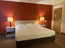 Econo Lodge Inn & Suites
