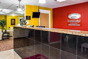 Econo Lodge Inn & Suites