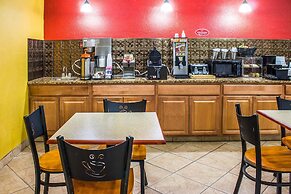 Econo Lodge Inn & Suites