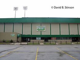 Super 8 by Wyndham Millbury/Toledo