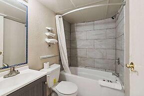 Super 8 by Wyndham Millbury/Toledo