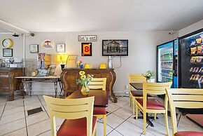 Super 8 by Wyndham Millbury/Toledo
