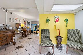 Super 8 by Wyndham Millbury/Toledo