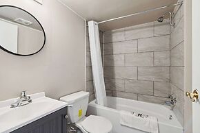 Super 8 by Wyndham Millbury/Toledo