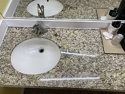 American Inn and Suites