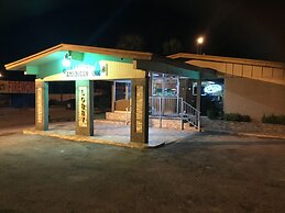 American Inn and Suites