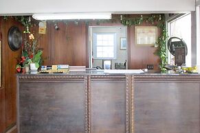 American Inn and Suites