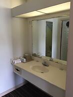 Scottish Inn & Suites