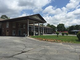 Scottish Inn & Suites