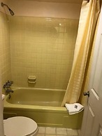 Scottish Inn & Suites