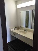 Scottish Inn & Suites