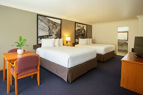 Creekside Inn & Suites