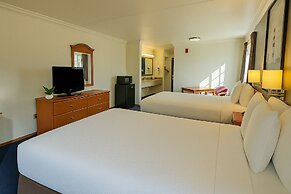 Creekside Inn & Suites