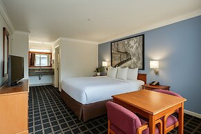 Creekside Inn & Suites