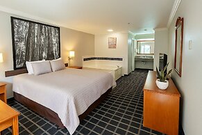Creekside Inn & Suites
