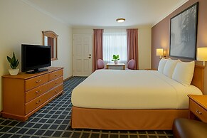 Creekside Inn & Suites