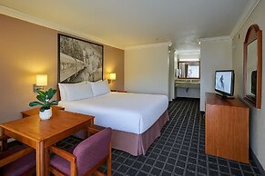 Creekside Inn & Suites