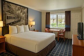 Creekside Inn & Suites