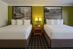 Creekside Inn & Suites