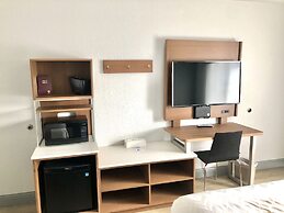 Super 8 by Wyndham Fort Bragg