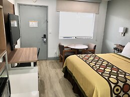 Super 8 by Wyndham Fort Bragg