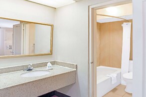 Travelodge by Wyndham Silver Spring