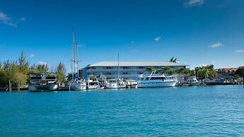 Flamingo Bay Hotel & Marina at Taino Beach