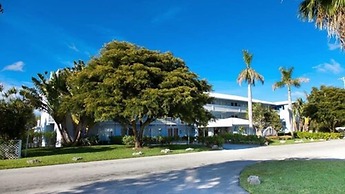 Flamingo Bay Hotel & Marina at Taino Beach