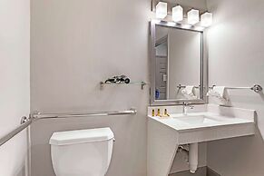 Best Western Plus Hobby Airport Inn & Suites