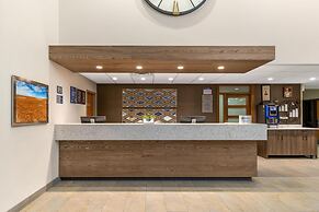 Best Western Plus Pembina Inn & Suites