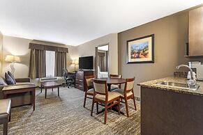 Best Western Plus Pembina Inn & Suites