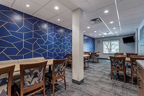 Best Western Plus Pembina Inn & Suites