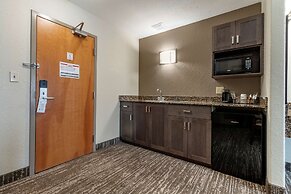 Best Western Plus Pembina Inn & Suites