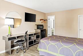 Super 8 by Wyndham Brownsburg