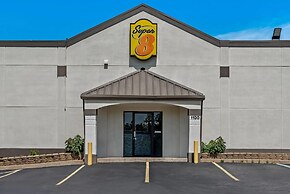 Super 8 by Wyndham Brownsburg