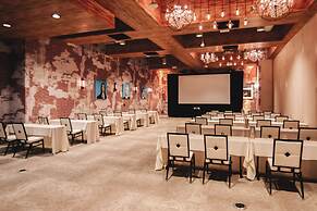 Whitney Peak Hotel Reno, Tapestry Collection by Hilton