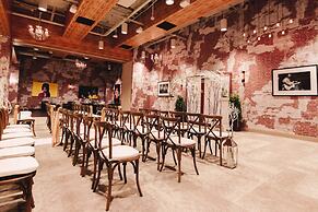 Whitney Peak Hotel Reno, Tapestry Collection by Hilton