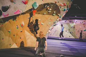 Whitney Peak Hotel Reno, Tapestry Collection by Hilton