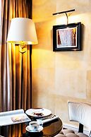 Hôtel de Berri Champs-Élysées, a Luxury Collection Hotel