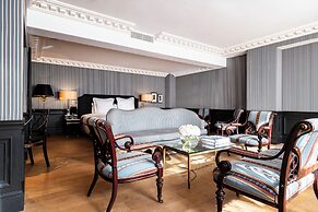 Hôtel de Berri Champs-Élysées, a Luxury Collection Hotel
