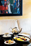 Hôtel de Berri Champs-Élysées, a Luxury Collection Hotel