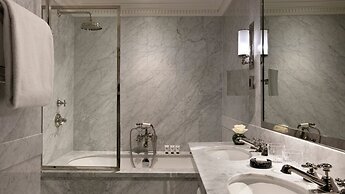 Hôtel de Berri Champs-Élysées, a Luxury Collection Hotel